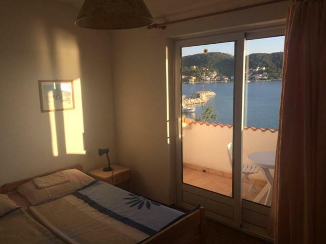 Appartamento Apartman Supetarska Draga Esterno foto