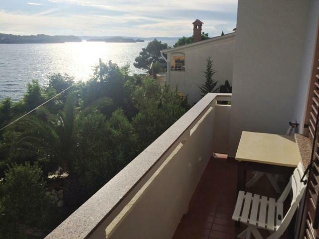 Appartamento Apartman Supetarska Draga Esterno foto
