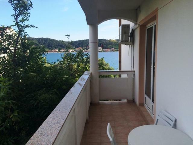 Appartamento Apartman Supetarska Draga Esterno foto