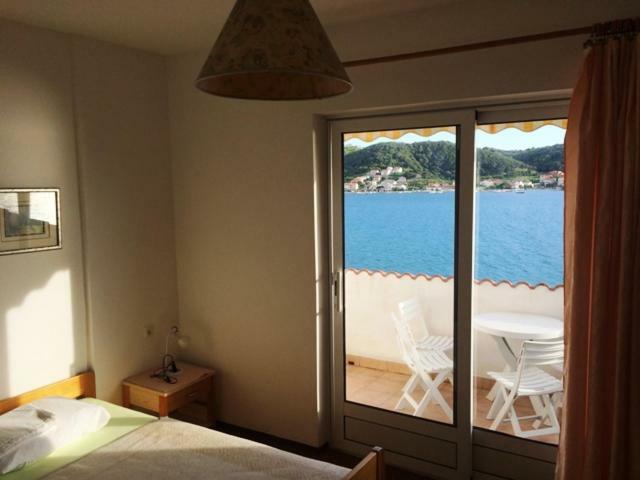 Appartamento Apartman Supetarska Draga Esterno foto